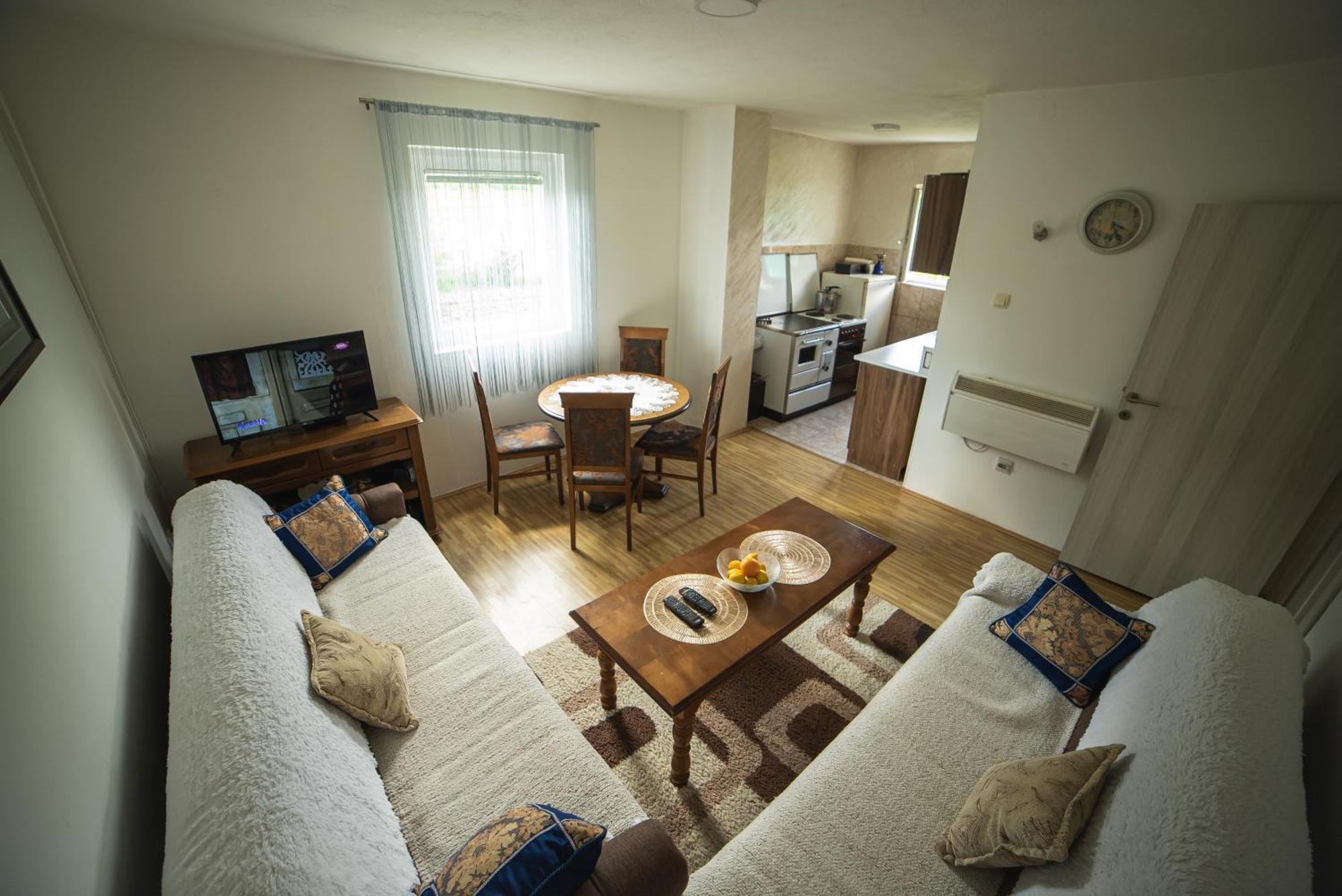 Guest House "Visnja" ชาเบลียค ภายนอก รูปภาพ